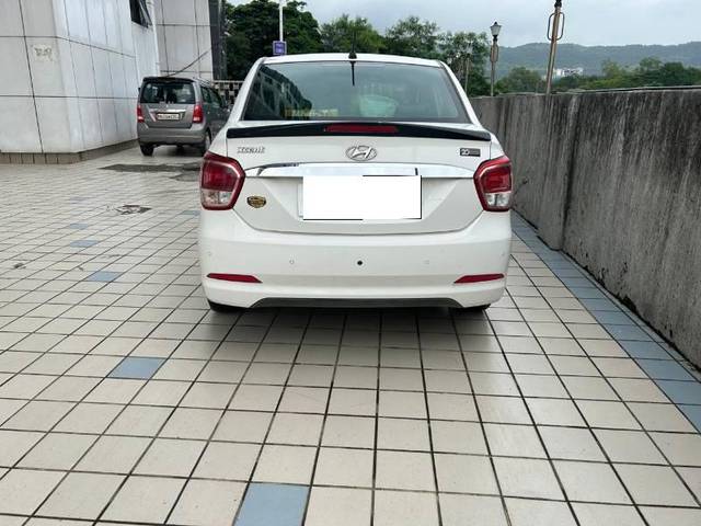 https://images10.gaadi.com/usedcar_image/4136529/original/processed_1c1b99aa-21ab-4267-84c2-51ed47c44b42.jpg?imwidth=6401