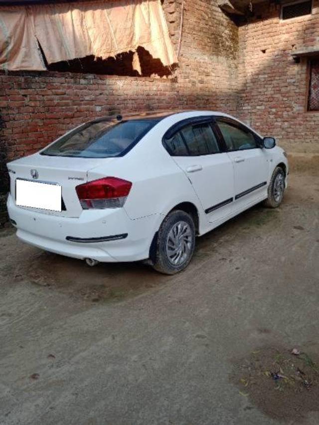 https://images10.gaadi.com/usedcar_image/4136563/original/processed_58f28087-49ba-4b42-a12e-455f51c00721.jpg?imwidth=6400