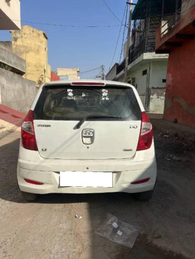 https://images10.gaadi.com/usedcar_image/4136665/original/processed_2518358b-c6e4-4057-9404-03669999abf7.jpg?imwidth=6402