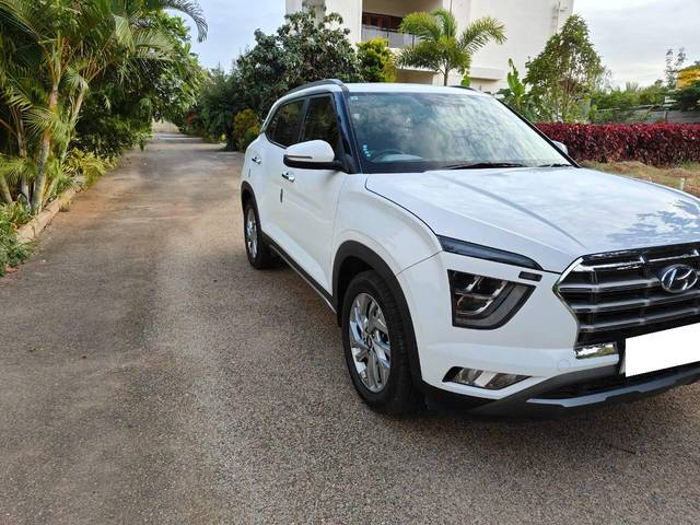 https://images10.gaadi.com/usedcar_image/4136781/original/processed_6340095b7b77bcea7da4c1baed9ed147.jpg?imwidth=6400