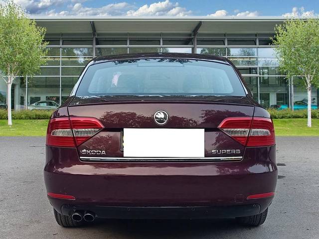 https://images10.gaadi.com/usedcar_image/4136850/original/processed_26bc8da5c2ec5425fc18b93d79c16746.jpg?imwidth=6402