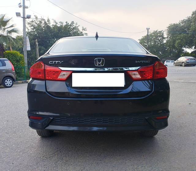 https://images10.gaadi.com/usedcar_image/4137090/original/processed_2682c6ca5bfadd3adeb0b8ba1137bd72.jpg?imwidth=6402