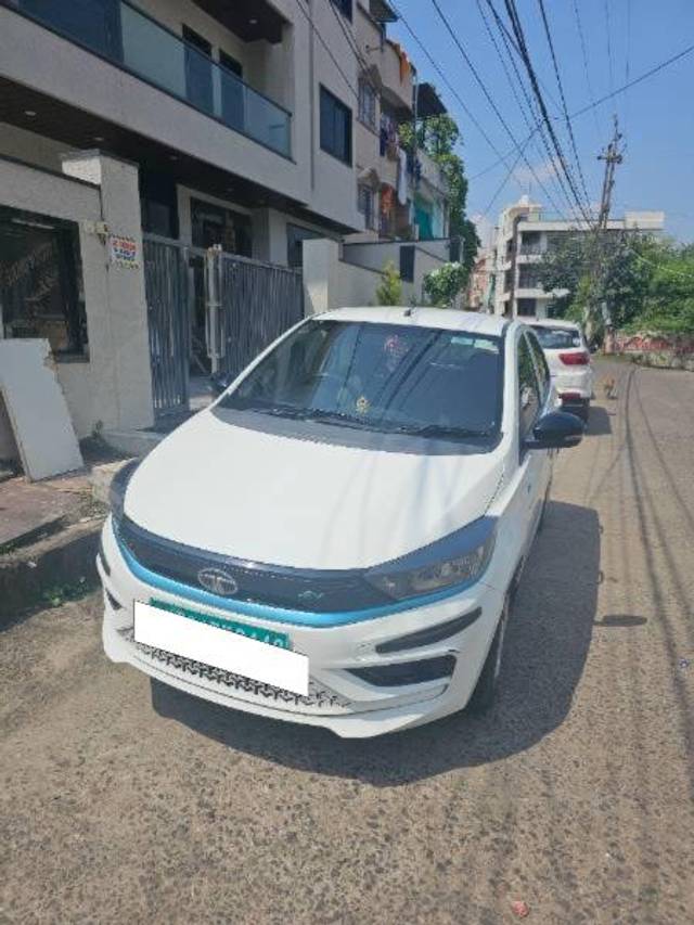 https://images10.gaadi.com/usedcar_image/4137114/original/processed_ef87202f-de26-43e9-a6ca-cbb9fb08f4b1.jpg?imwidth=6402