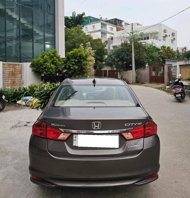 https://images10.gaadi.com/usedcar_image/4137298/original/processed_64d2a912d8bf6dded3bb6feb0b3f70e5.jpeg?imwidth=6402