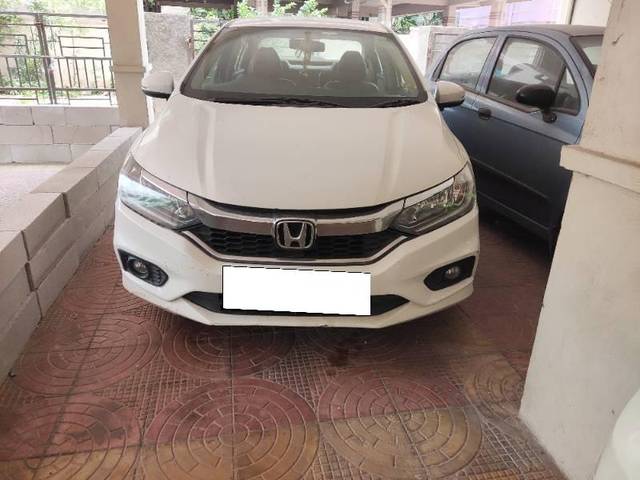 https://images10.gaadi.com/usedcar_image/4137306/original/processed_47d10698-80c9-46bc-8525-883ece0b5d6f.jpg?imwidth=6400