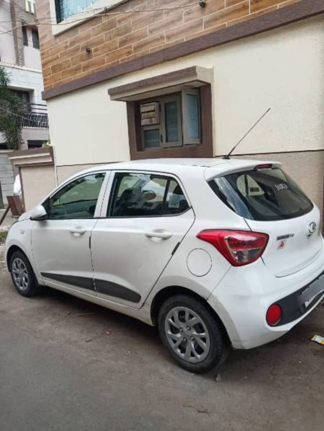 https://images10.gaadi.com/usedcar_image/4137338/original/processed_851847ea-af36-4957-95b0-3a77b7251a6b.jpg?imwidth=6401