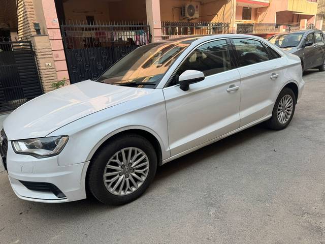 https://images10.gaadi.com/usedcar_image/4137384/original/f0184affe21ee5ac07407a93f739064f.jpg?imwidth=6400