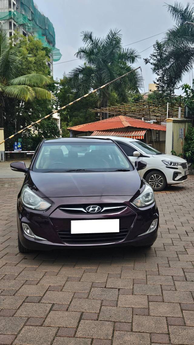 https://images10.gaadi.com/usedcar_image/4137393/original/processed_4050cf34db6f4cf2edd50c18b69a703b.jpg?imwidth=6402