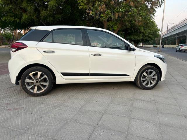 https://images10.gaadi.com/usedcar_image/4137551/original/030acec2c80af5c9a38159c561538798.jpeg?imwidth=6401