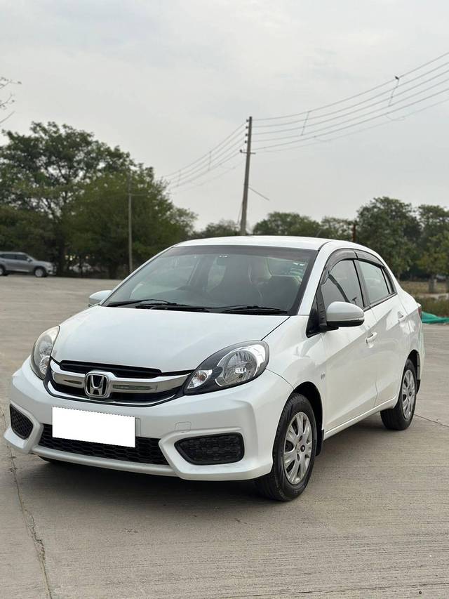 https://images10.gaadi.com/usedcar_image/4137603/original/processed_7798ff982390d32e2ea3b38c8ff15fac.jpg?imwidth=6402