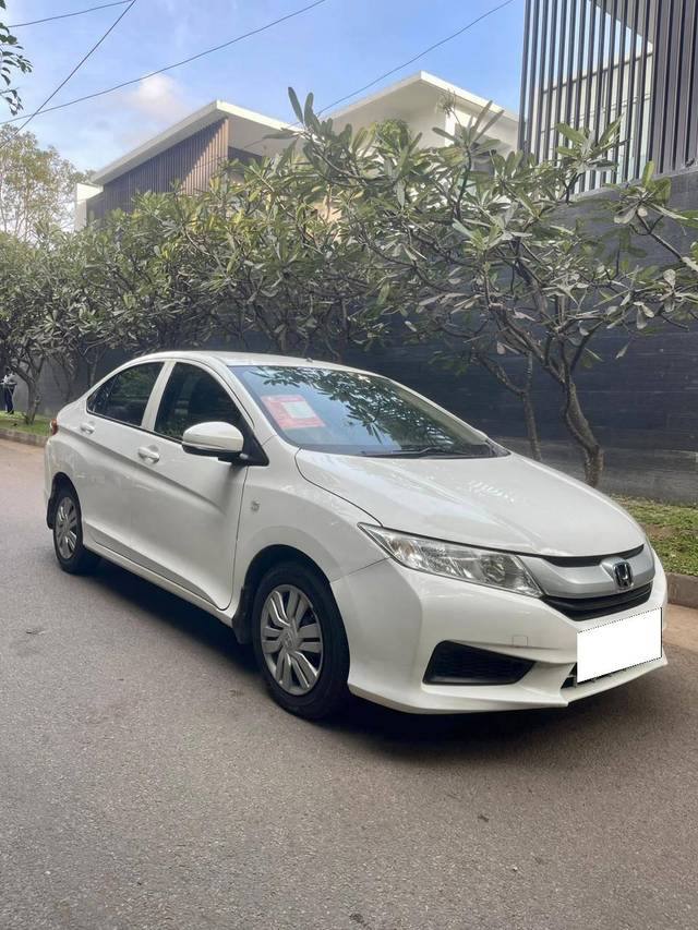 https://images10.gaadi.com/usedcar_image/4137632/original/processed_b217263338c177ce84a23ea07ab1a08d.jpg?imwidth=6400