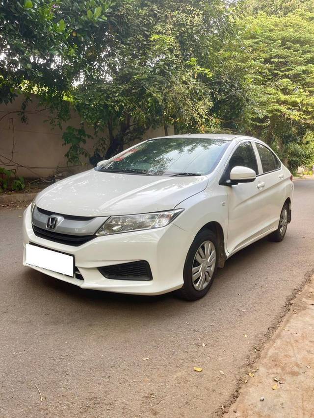 https://images10.gaadi.com/usedcar_image/4137632/original/processed_c84a290c798dc422d949d30238ba536e.jpg?imwidth=6402