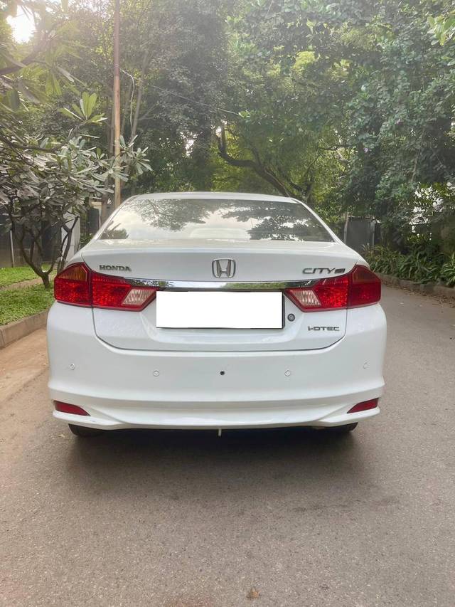 https://images10.gaadi.com/usedcar_image/4137632/original/processed_d141c4bc5d207e2c5829c7c3f662b380.jpg?imwidth=6401