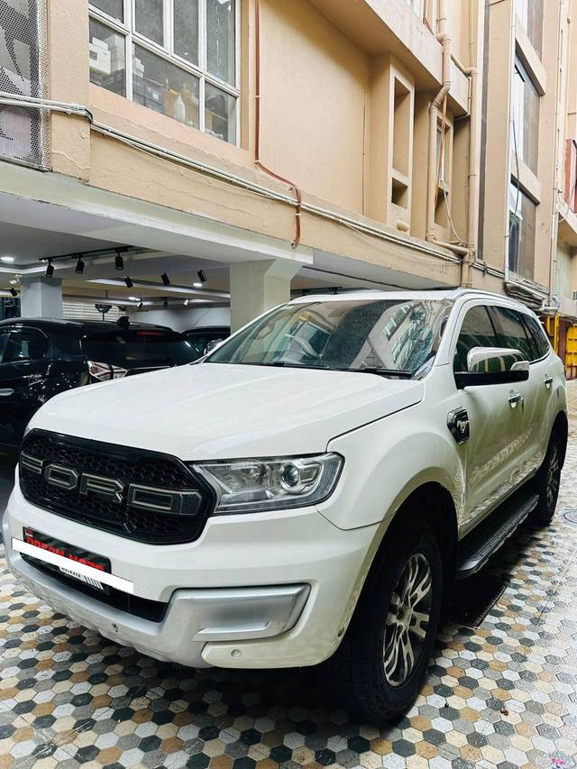 https://images10.gaadi.com/usedcar_image/4137721/original/processed_4882e21d912ebe947f778a454db7f8b9.jpg?imwidth=6402