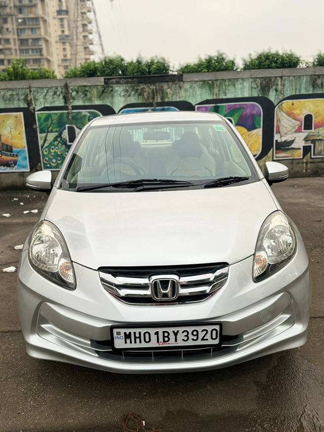 https://images10.gaadi.com/usedcar_image/4137915/original/a5d55365ec5f4dd12958f5b5e2946fbe.jpg?imwidth=6400