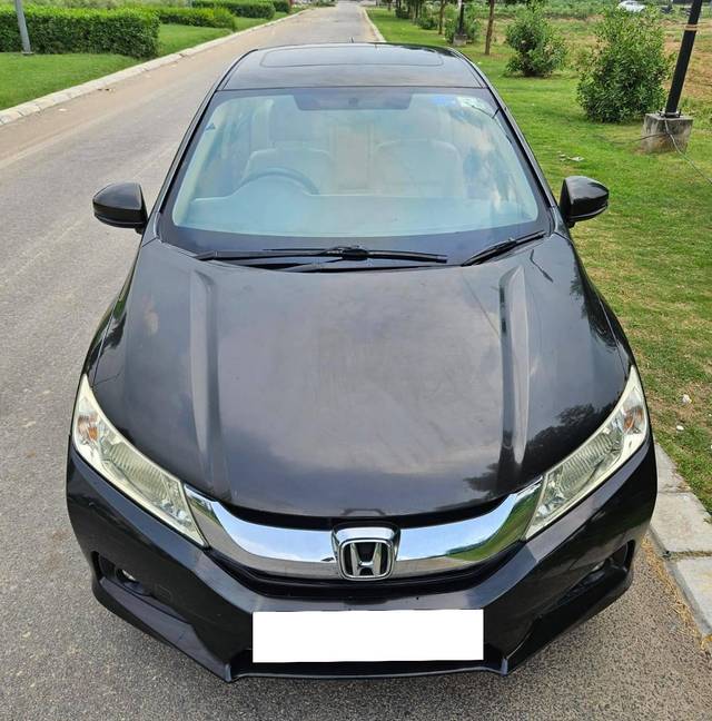 https://images10.gaadi.com/usedcar_image/4138036/original/processed_f4ea1ae86bb75e49494edf2b3eb0c3ca.jpg?imwidth=6402