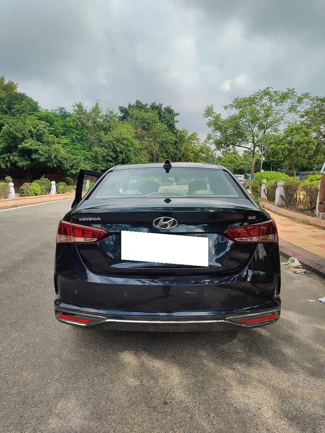 https://images10.gaadi.com/usedcar_image/4138113/original/processed_d9b3cc33810a9dfc8fa5fbd830c5178c.jpg?imwidth=6401