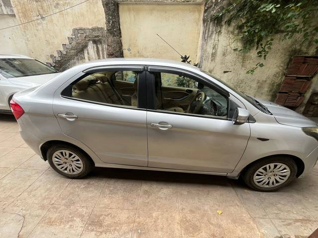 https://images10.gaadi.com/usedcar_image/4138148/original/82b89034019dbe8be90df066484d9c03.jpg?imwidth=6401