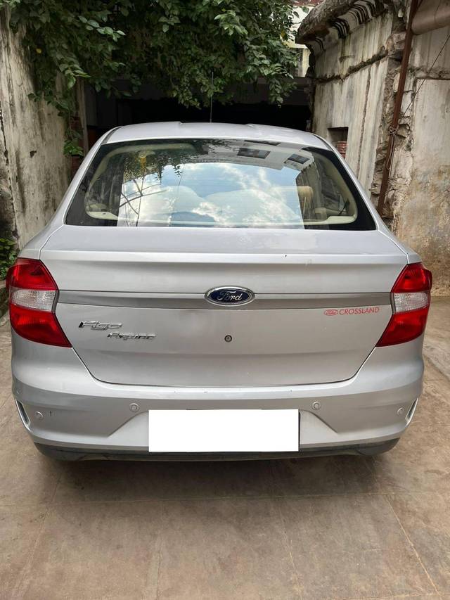 https://images10.gaadi.com/usedcar_image/4138148/original/processed_9abee5d383b22dbf8cd847427a2d62a8.jpg?imwidth=6402