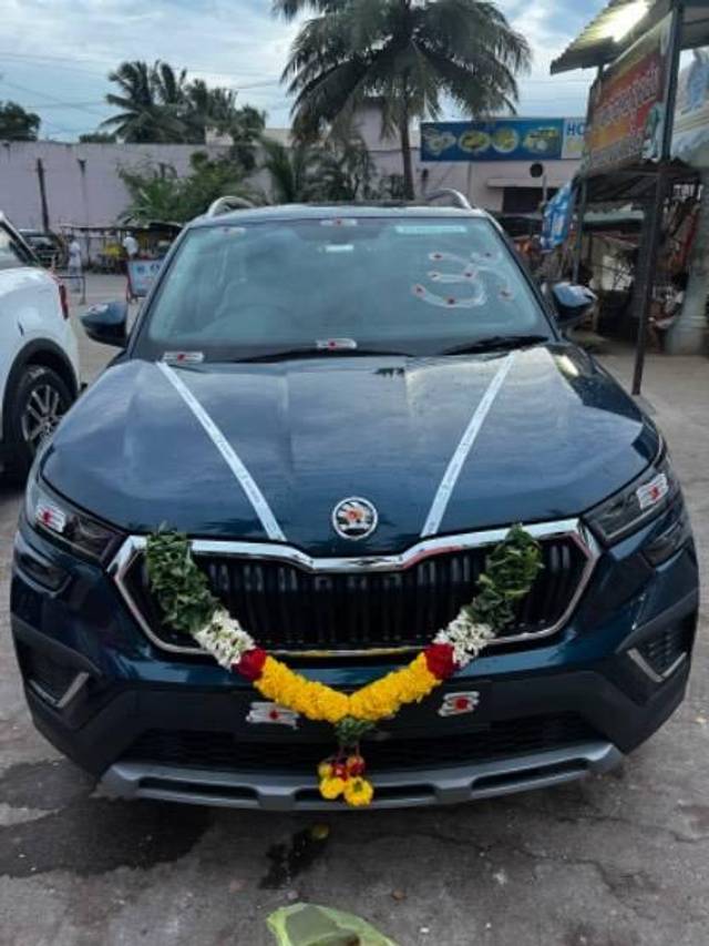 https://images10.gaadi.com/usedcar_image/4138391/original/processed_4c4c2531-9549-4220-8d0c-557ce8975168.jpeg?imwidth=6401