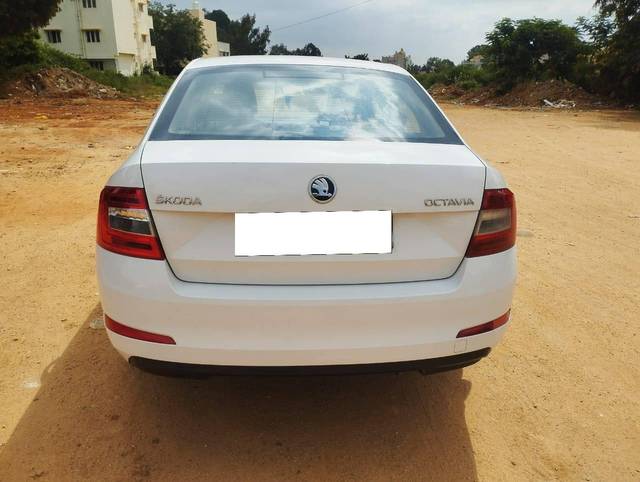 https://images10.gaadi.com/usedcar_image/4138474/original/processed_f770f67000239db0fcae05b8b287195a.jpg?imwidth=6402