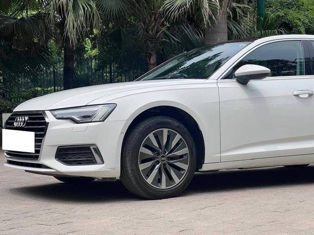 https://images10.gaadi.com/usedcar_image/4138656/original/processed_a59cb1587a235b9e398812dab741663f.jpg?imwidth=6400