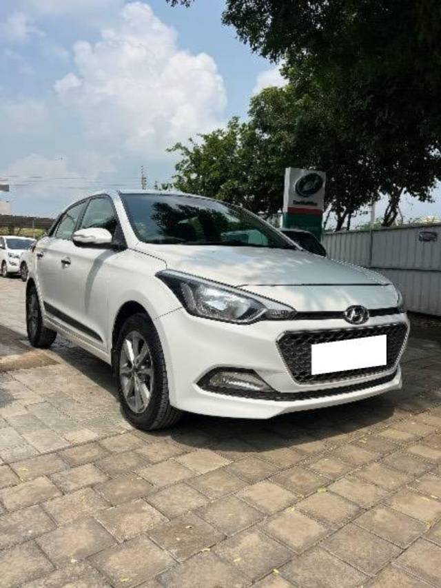 https://images10.gaadi.com/usedcar_image/4138706/original/processed_1e09ff2c-7deb-48e5-9ae8-7fe693a9a8d8.jpg?imwidth=6400