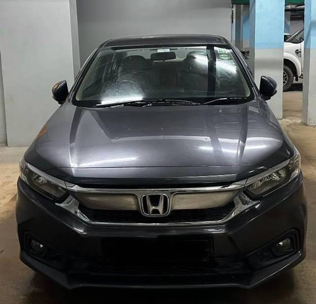 https://images10.gaadi.com/usedcar_image/4138718/original/processed_0ef1d362-3288-43a6-8d75-9b2bed06b299.jpg?imwidth=6401