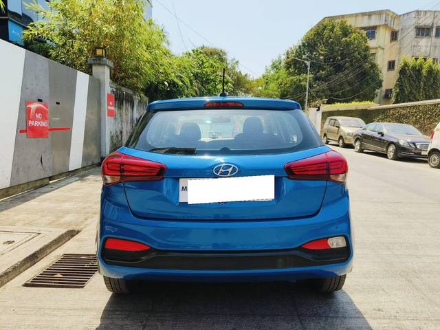 https://images10.gaadi.com/usedcar_image/4138752/original/processed_a1a068331b16a4a857d4a1b822fb101f.jpg?imwidth=6401