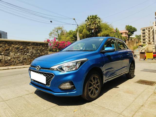 https://images10.gaadi.com/usedcar_image/4138752/original/processed_b870f5b9dd1cb057d601066d5235bcea.jpg?imwidth=6402