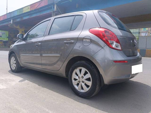 https://images10.gaadi.com/usedcar_image/4138773/original/processed_578b4e83c02da09872778f5bfdc17223.jpg?imwidth=6402