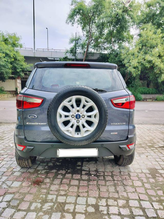 https://images10.gaadi.com/usedcar_image/4138778/original/processed_74d686a2f3685bd60bf73d23b45cff80.jpeg?imwidth=6402