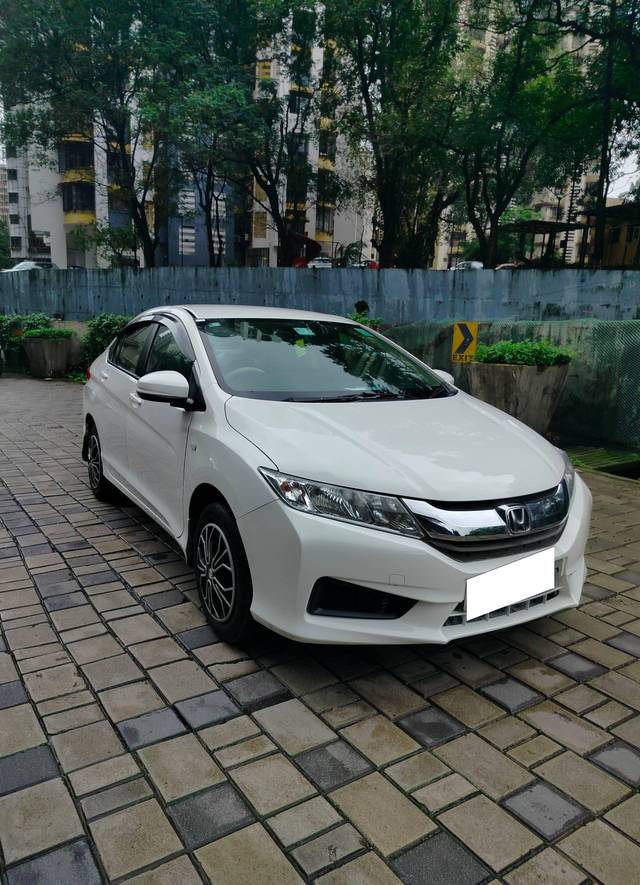 https://images10.gaadi.com/usedcar_image/4138833/original/processed_185eeb304b5317bccc3ad2e6b7957aca.jpg?imwidth=6400