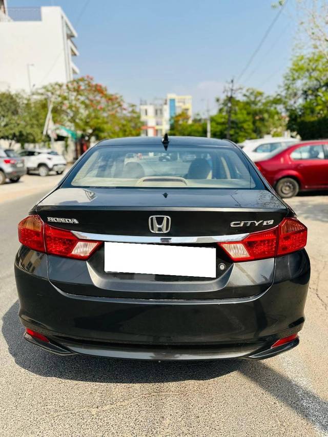 https://images10.gaadi.com/usedcar_image/4138896/original/processed_88600449b8d16a7b75cf9205cf9038d7.jpg?imwidth=6402