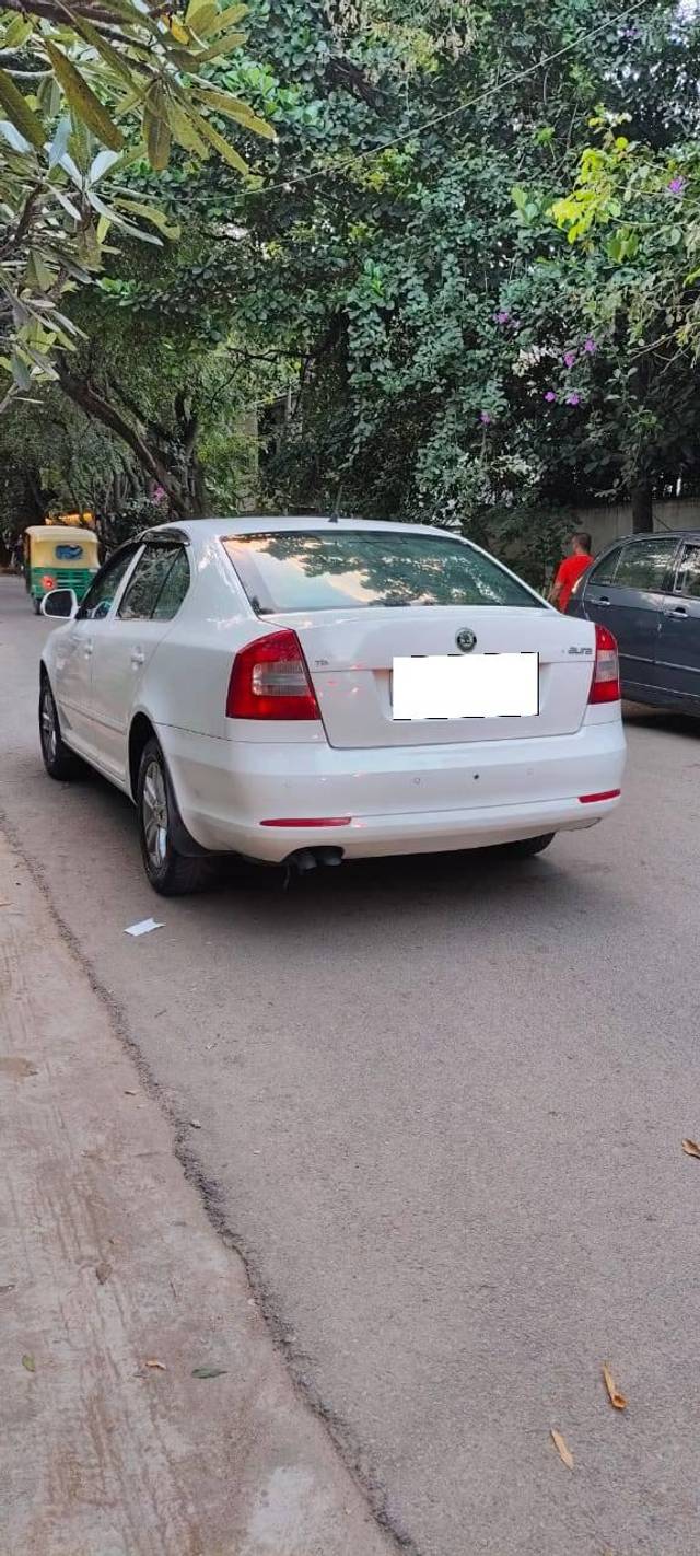 https://images10.gaadi.com/usedcar_image/4138919/original/processed_5a9e937d6dc43670ef9dcb5d908aad67.jpg?imwidth=6401