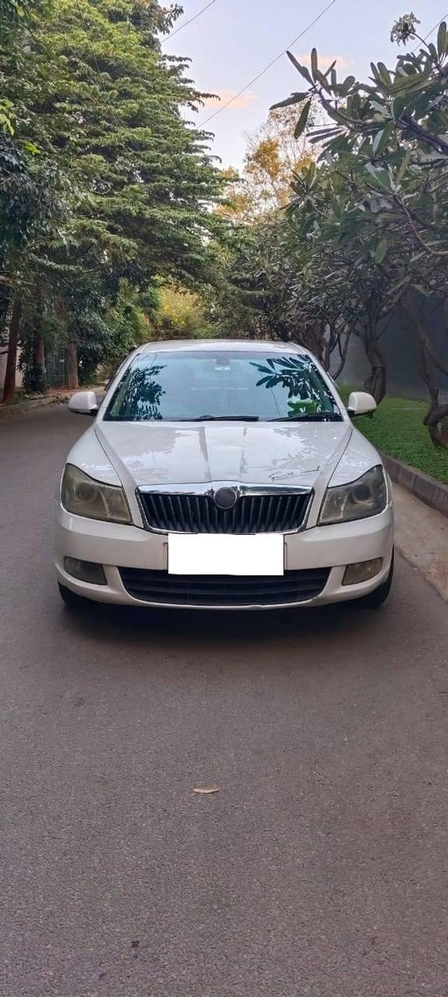 https://images10.gaadi.com/usedcar_image/4138919/original/processed_ef8d5a7919d7d7b8d5b4561e2594c28a.jpg?imwidth=6402