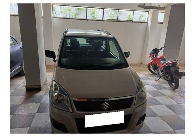 https://images10.gaadi.com/usedcar_image/4138952/original/processed_58699f2a-85a6-460d-bbbc-caae00889939.jpg?imwidth=6401