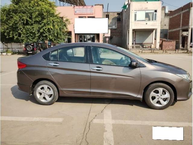 https://images10.gaadi.com/usedcar_image/4138958/original/processed_82a498c49db3bf0017fee69703259c74.jpg?imwidth=6401