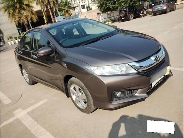 https://images10.gaadi.com/usedcar_image/4138958/original/processed_8e09d3f9169013fed7fe6ced97a33328.jpg?imwidth=6400