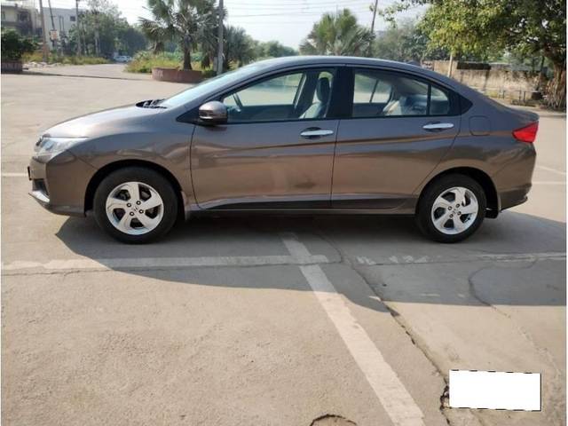 https://images10.gaadi.com/usedcar_image/4138958/original/processed_cf7111de86fa68949bc73b5fe3f6512d.jpg?imwidth=6402