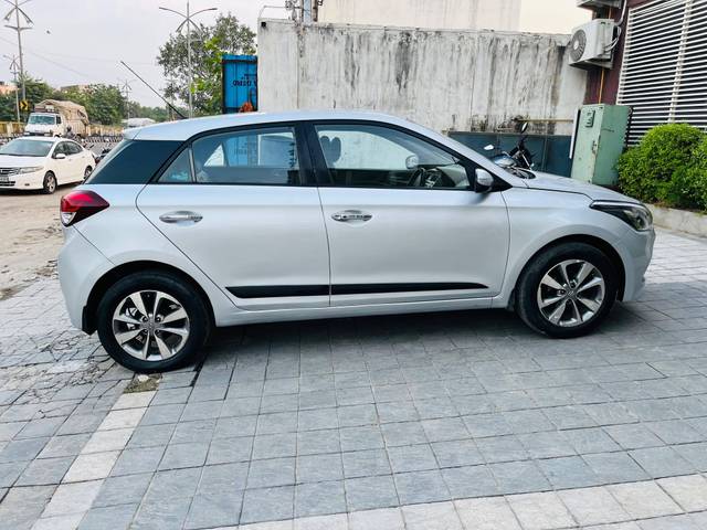 https://images10.gaadi.com/usedcar_image/4139004/original/processed_4664d5f2789c3042e2453fbaaee516d4.jpg?imwidth=6401