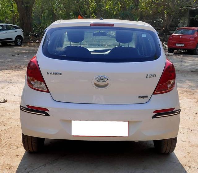 https://images10.gaadi.com/usedcar_image/4139037/original/processed_cb5736e96599a33c3e9f437eb99a2b08.jpg?imwidth=6402