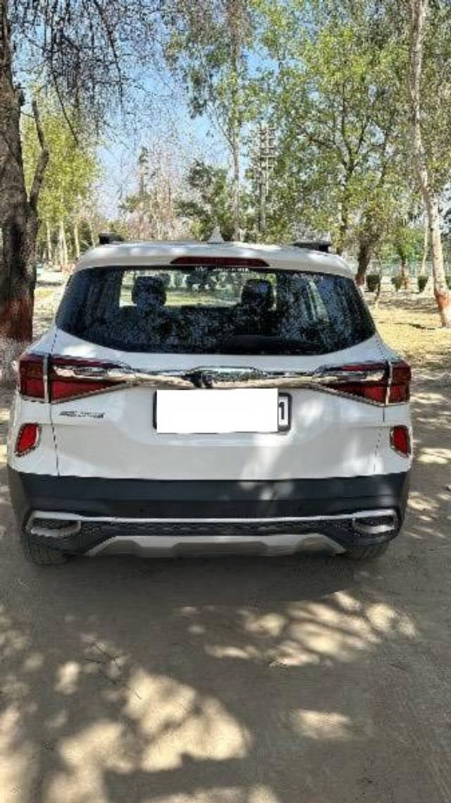 https://images10.gaadi.com/usedcar_image/4139071/original/processed_a3ff85ce-b733-4105-9985-dfece313ad39.jpg?imwidth=6401