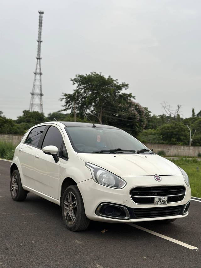 https://images10.gaadi.com/usedcar_image/4139359/original/processed_b81e3381-4f3c-4a9a-bd84-7db66b00dc95.jpeg?imwidth=6400