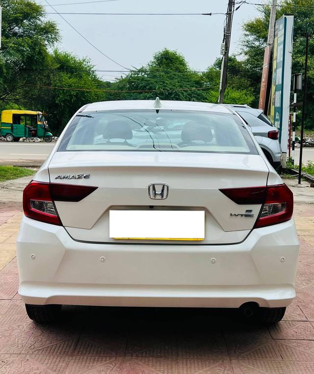 https://images10.gaadi.com/usedcar_image/4139424/original/processed_1c0b23cc1e89a98b1b67e77cf59d7f3e.jpg?imwidth=6401