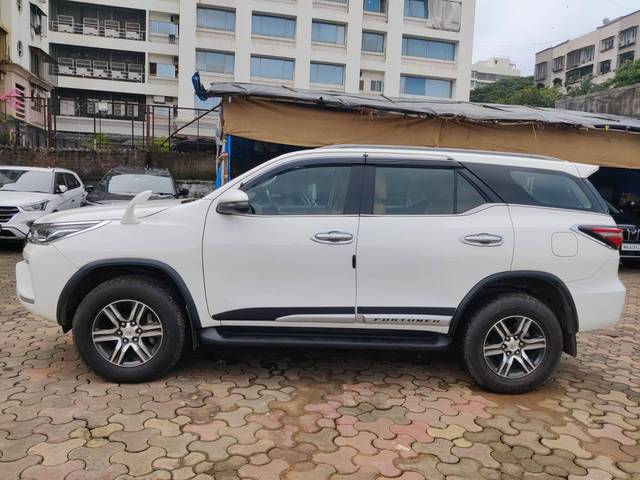 https://images10.gaadi.com/usedcar_image/4139458/original/processed_6e62813bc212d7de30b5546e056f5b1b.jpeg?imwidth=6402