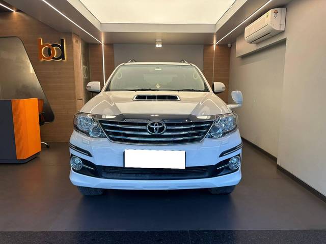 https://images10.gaadi.com/usedcar_image/4139586/original/processed_9ee2db9cfd1320cc04ffbde0696832b8.jpeg?imwidth=6400