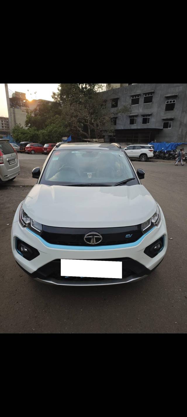 https://images10.gaadi.com/usedcar_image/4139637/original/processed_9a40c1d5-8a80-426b-8912-ba62f099d509.jpg?imwidth=6400