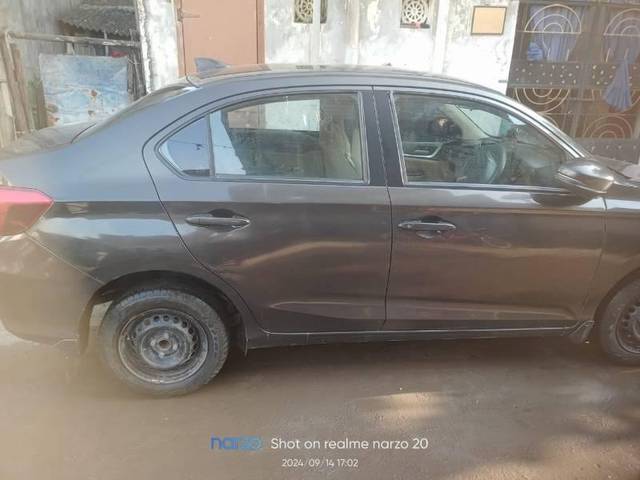 https://images10.gaadi.com/usedcar_image/4139661/original/processed_ab735e94-8f72-4413-9ca4-fed92dee7127.jpg?imwidth=6402