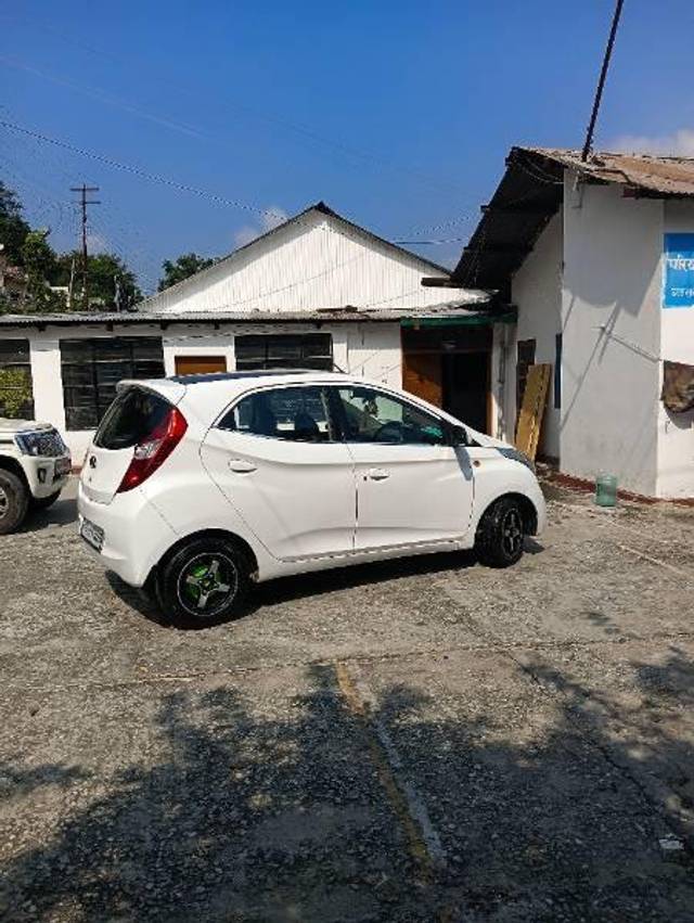 https://images10.gaadi.com/usedcar_image/4139673/original/processed_33a900b1-0bde-4b24-abf1-f9e7951d4ec4.jpg?imwidth=6402